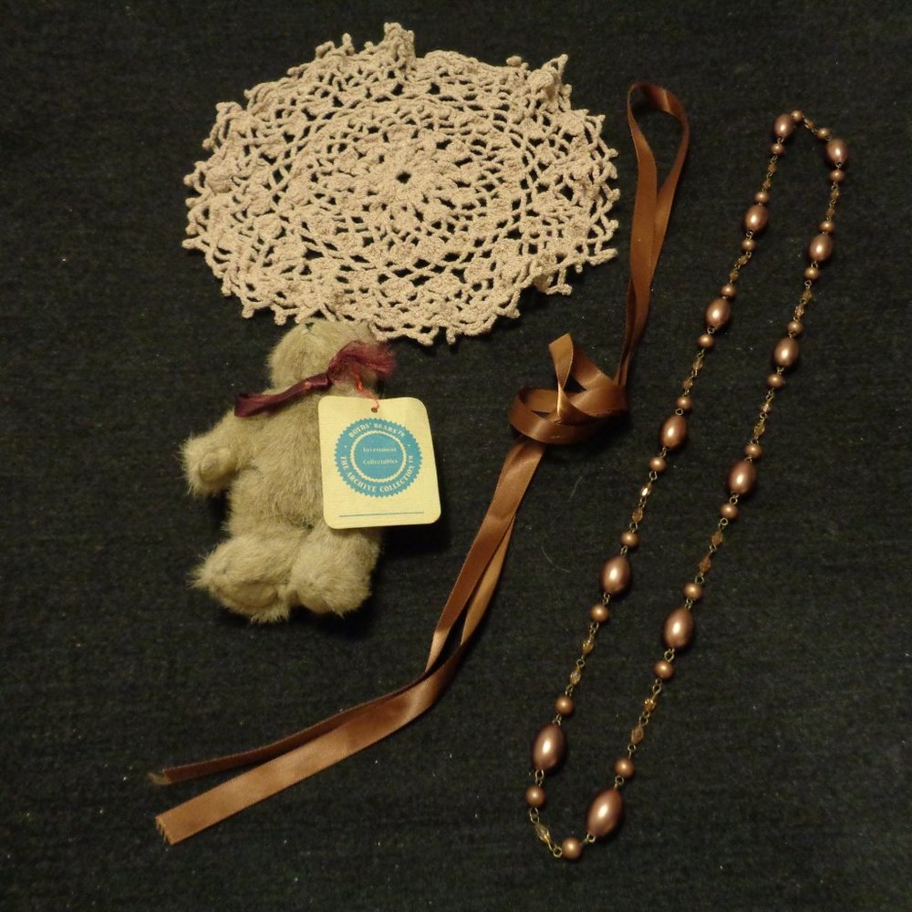 VINTAGE BOYDS BEARS OLD DOILY RIBBON BEADS LOT